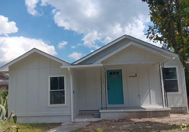 Building Photo - 8 Leon Village Dr Rental