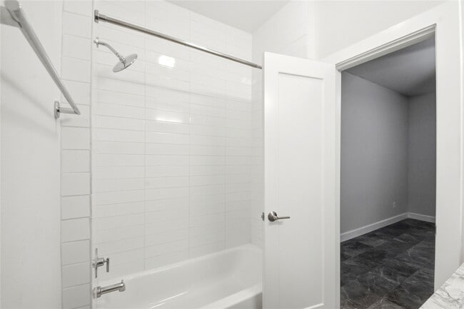 Photo - 849 Fisher St