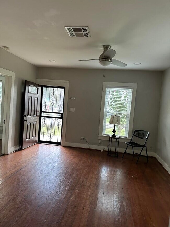 Photo - 4802 Siegel St