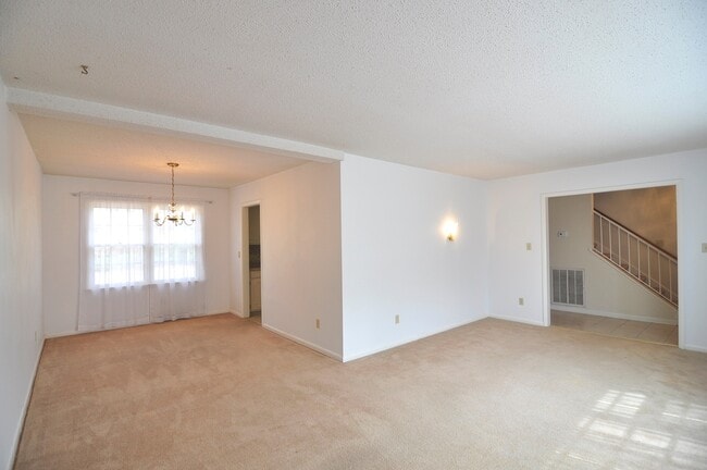 Photo - 2505 Lancelot Dr SE