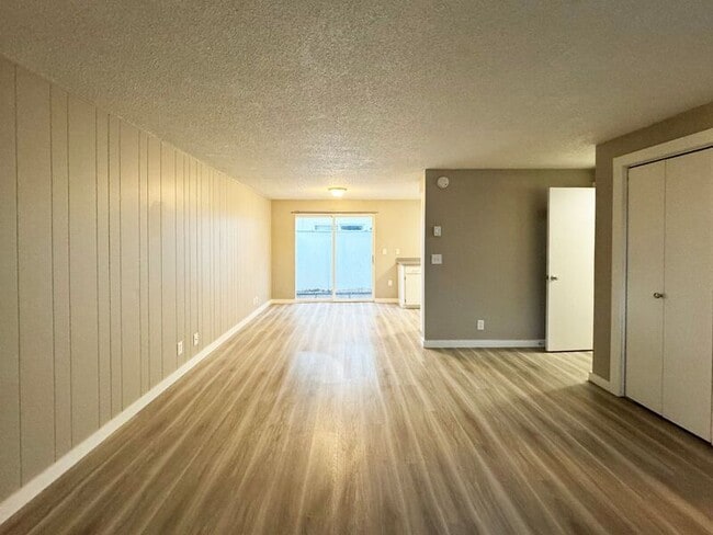 Photo - 1117 W 6th Ave