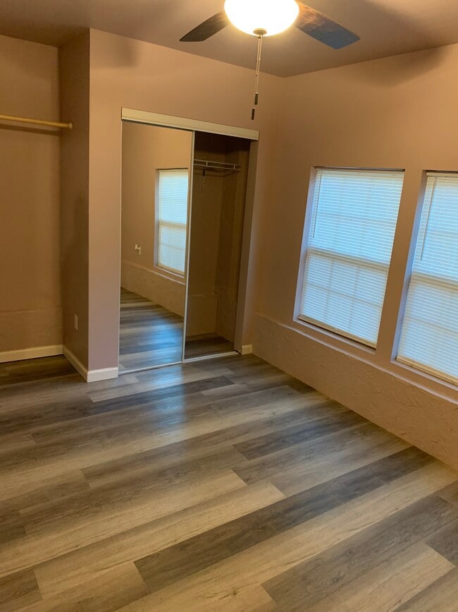 Building Photo - 240 Hollywood Blvd SE Unit E