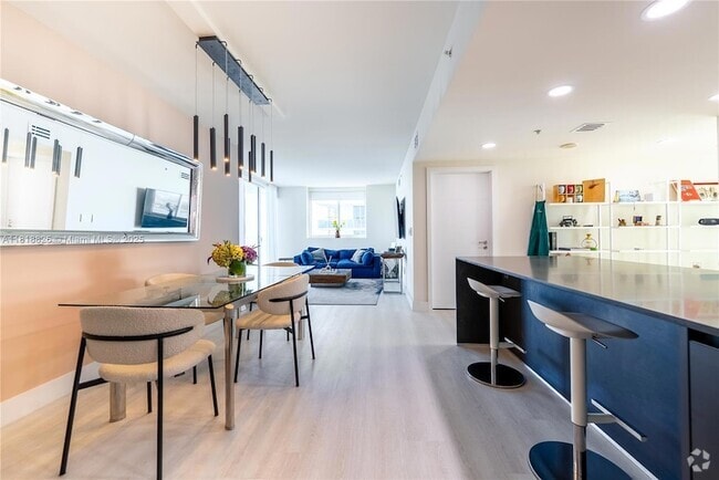 Building Photo - 665 NE 25th St Unit 2301 Rental