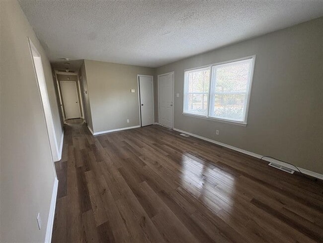 Photo - 3 Bed/1.5 Bath Single-Level Home - Reynolda Rd Area!