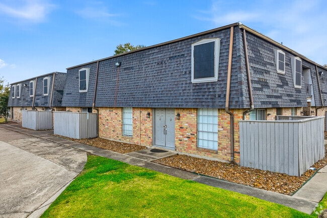 Building Photo - Chateau 1000