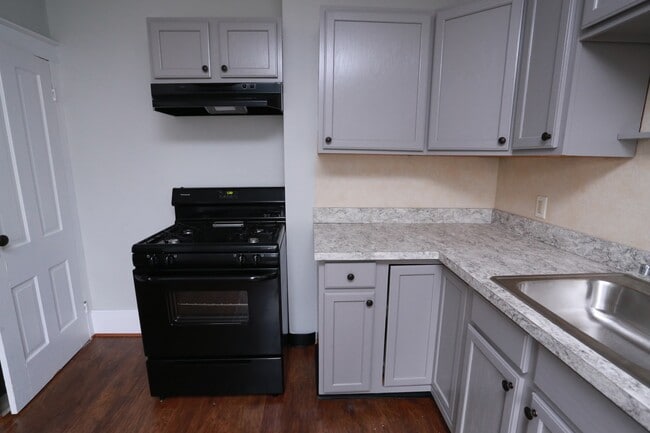 Photo - 402 N 8th St