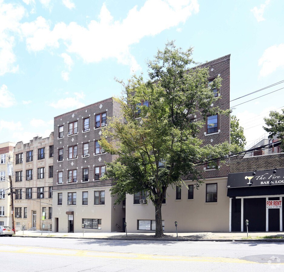 Photo - 454 Riverdale Ave