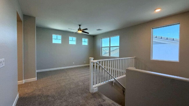 Photo - 612 Hazelnut Ln