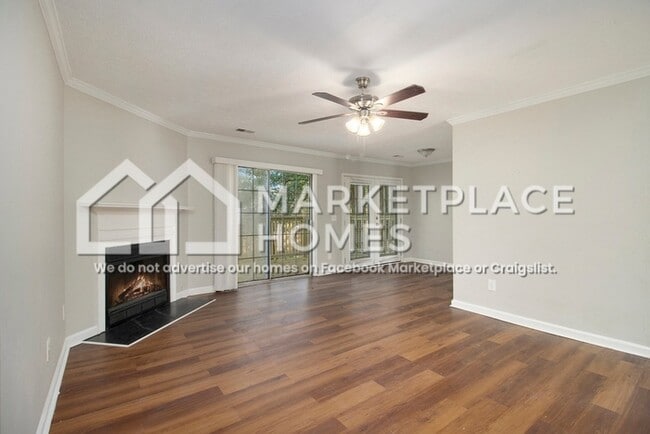 Photo - 2033 Charter Ln