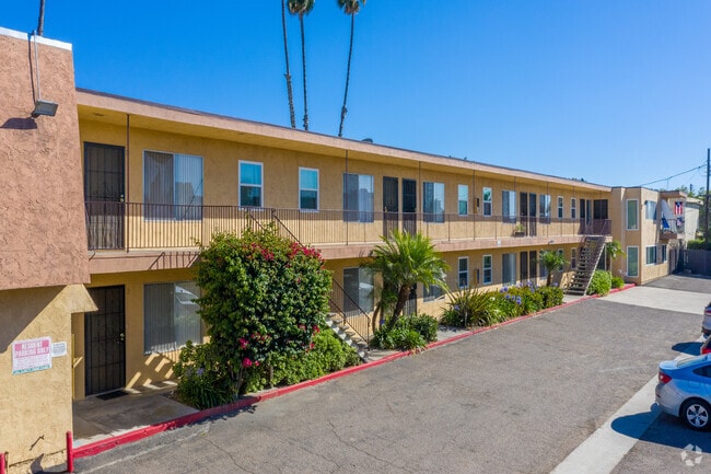 Pasillos del exterior - Chateau Parks Apartments