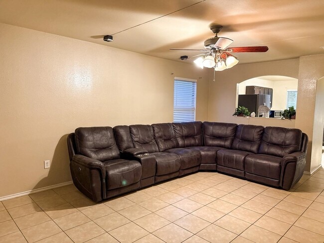 Photo - 215 Lipan Dr