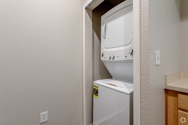 1BR, 1BA - 756SF