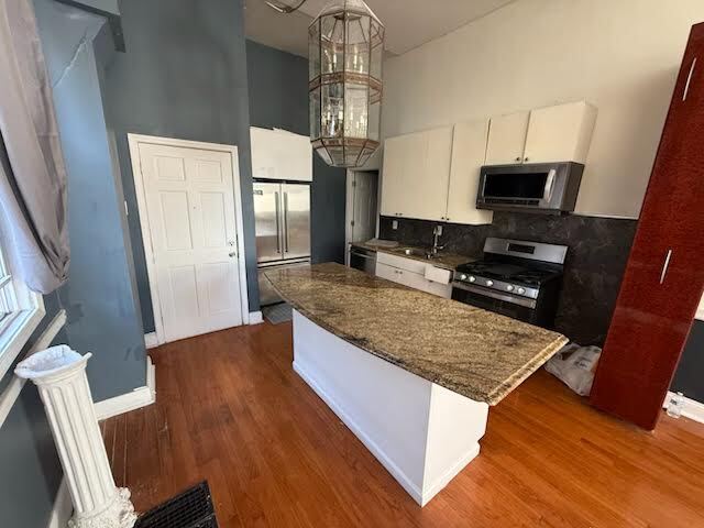 Building Photo - 1016 W Cullerton St Unit 1F