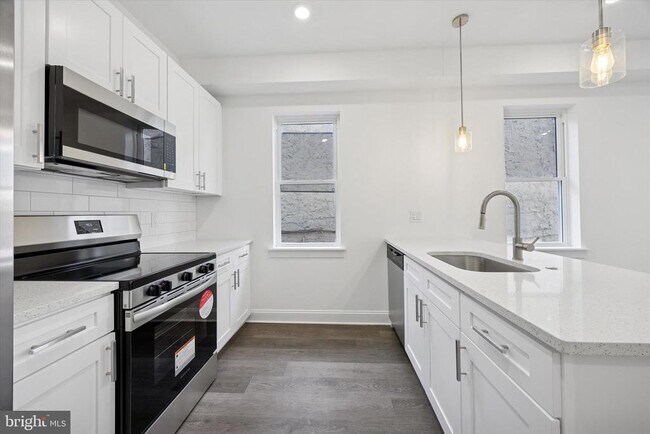 Photo - 838 S 51st St