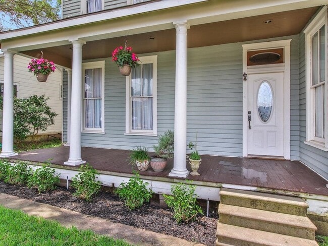 Photo - 509 E Luhn St