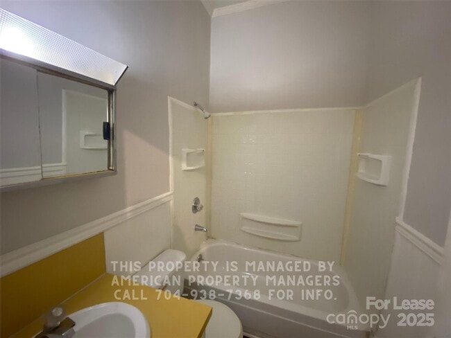 Photo - 567 Englewood St NE