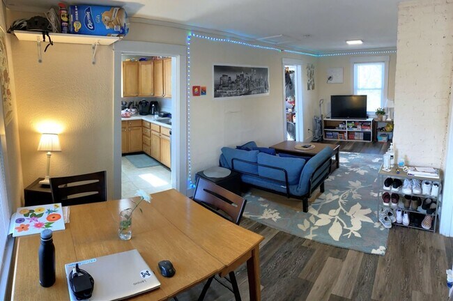 Photo - 1443 Regent St