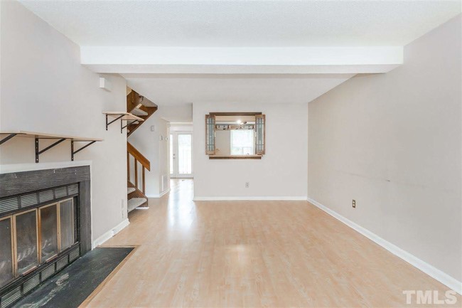 Amplia casa adosada en Raleigh - 4105 Iver Johnson Dr