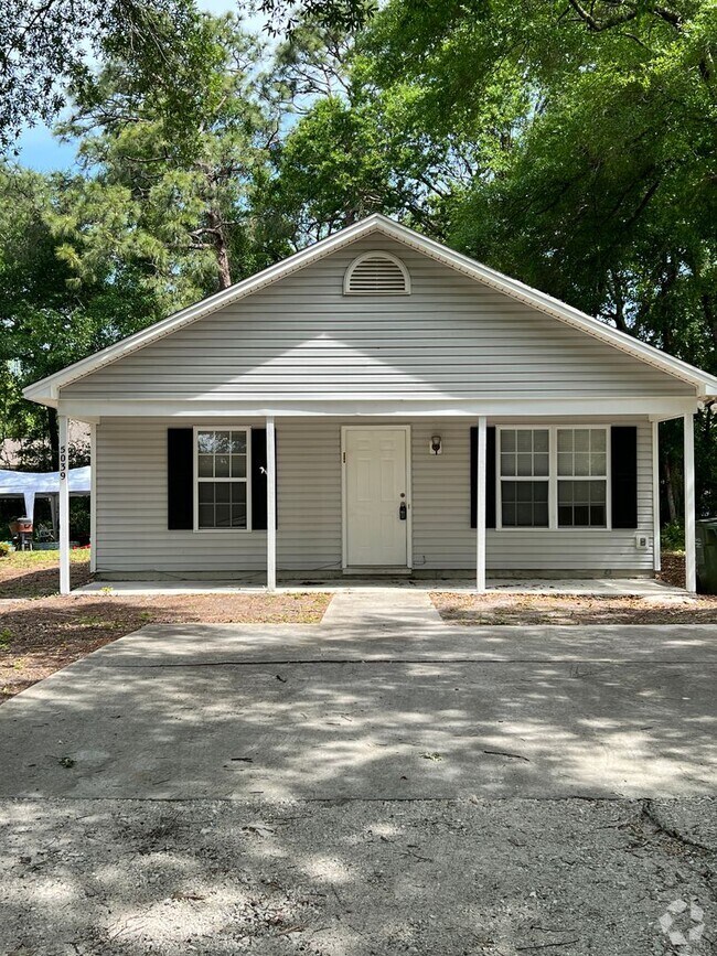 Building Photo - 3 Bedroom 2 Bath House on Peachtree Avenue...