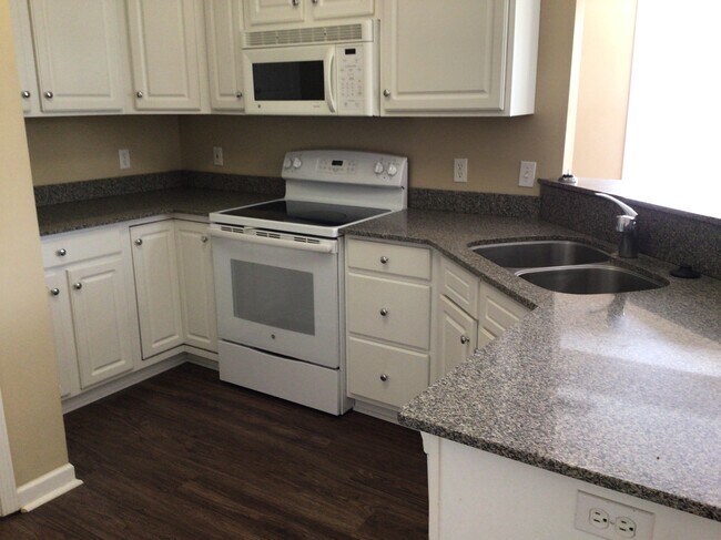 Photo - 303 Stallion Rd