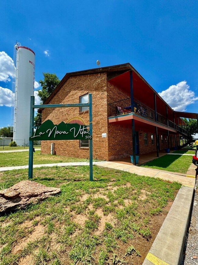 Building Photo - 505 Oak Ave