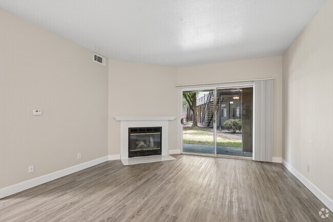 2BR, 2BA - 1040SF - Living Room