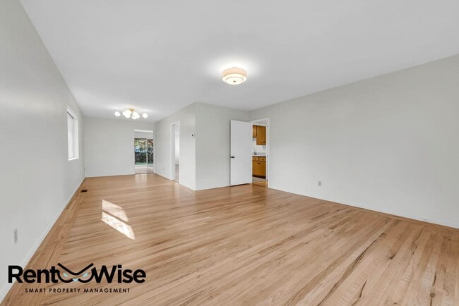 Photo - Present PM-Midtown Palo Alto Beauty-New Floors-Remodeled Bathrooms-Big Yard