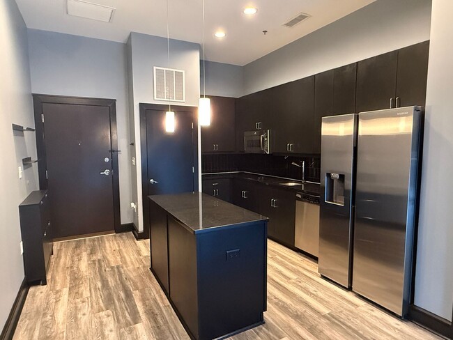 333 W Trade St