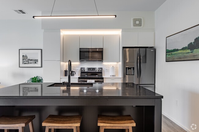 1BD, 1BA - 728SF