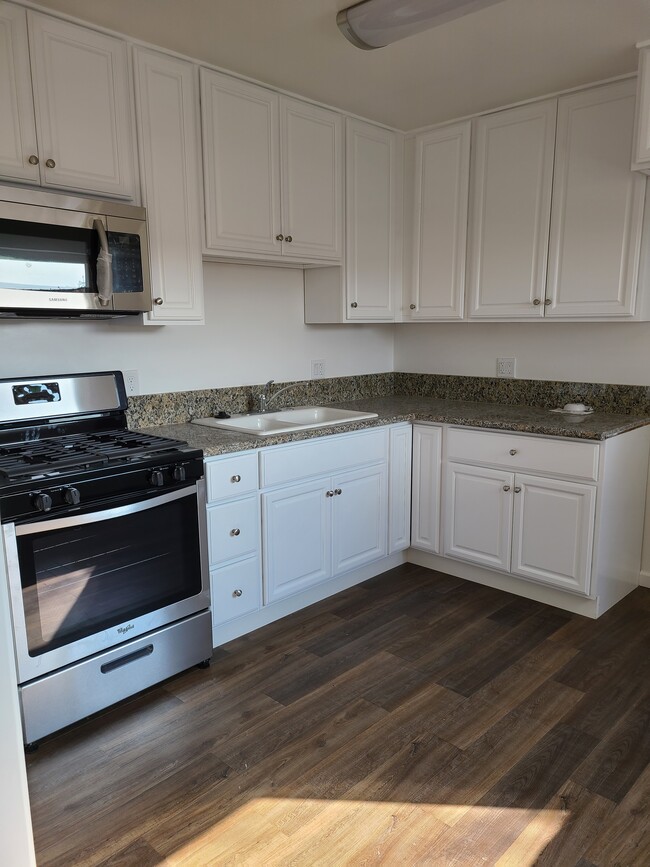 Building Photo - Islander Apartments