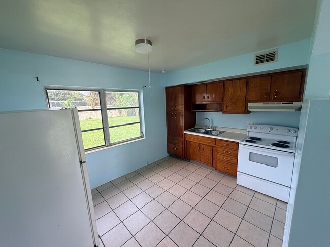 5227 Tangerine Dr