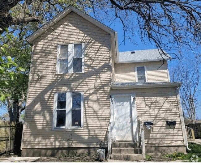 Building Photo - 2135 Kemble Ave Unit 2nd floor 2bedroom Rental