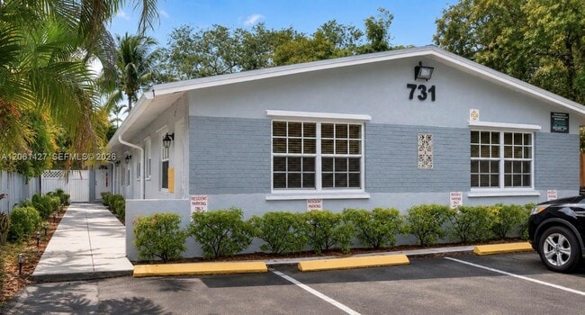 Building Photo - 731 SW 14th Ave Unit 1-4