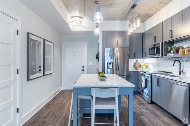 1BR, 1BA - 727SF