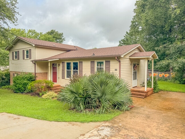 Building Photo - 404 McElhaney Rd Rental