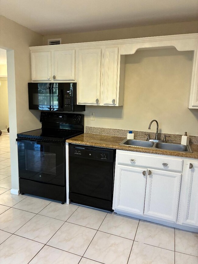 Photo - 98 Capri B Unit C