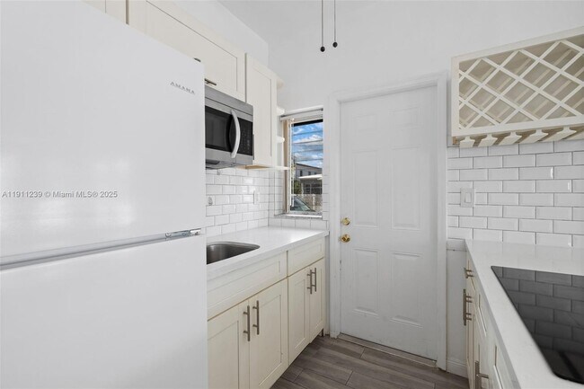 Photo - 8135 Crespi Blvd Unit 1