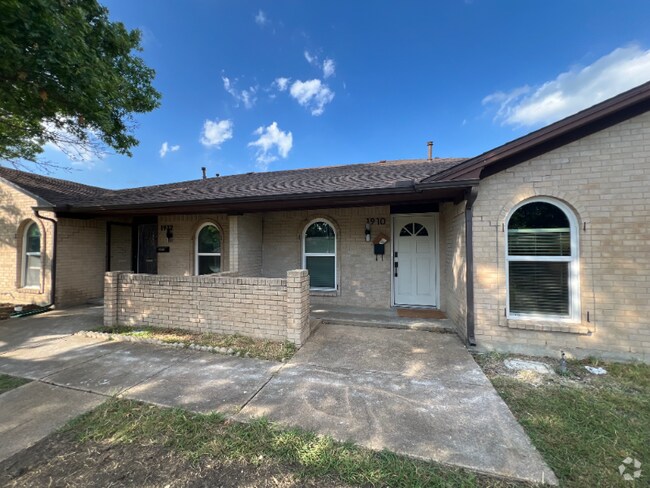 Building Photo - 1910 N Floyd Rd Rental