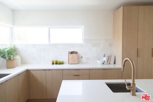 Photo - 6541 De Longpre Ave Unit 1/2