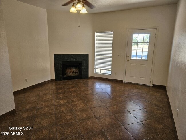 Photo - 1600 N Saba St