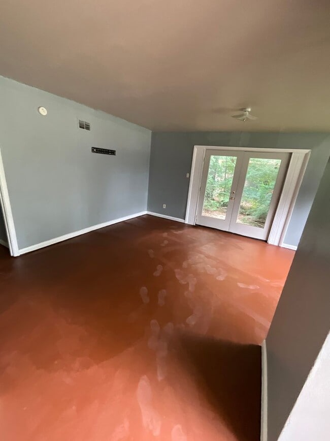 Photo - 835 Pine Tree Dr