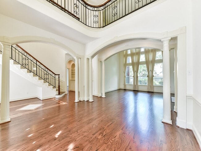 Photo - 166 E Capstone Cir