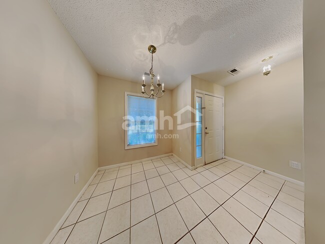 Photo - 136 Charlotte Ct