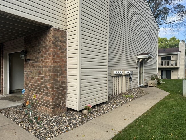 Photo - 17490 Pond Cir