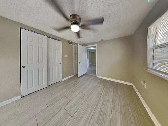 Building Photo - 7024 Monroe Ave