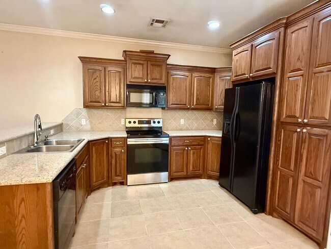 Photo - Beautiful Home in Surrey West of Yukon wit...