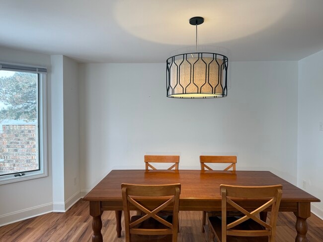 Photo - 140 Niagara Shore Dr