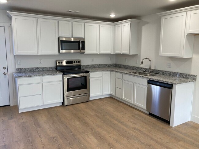 Photo - 3 Bedroom, 2.5 Bath New Duplex!