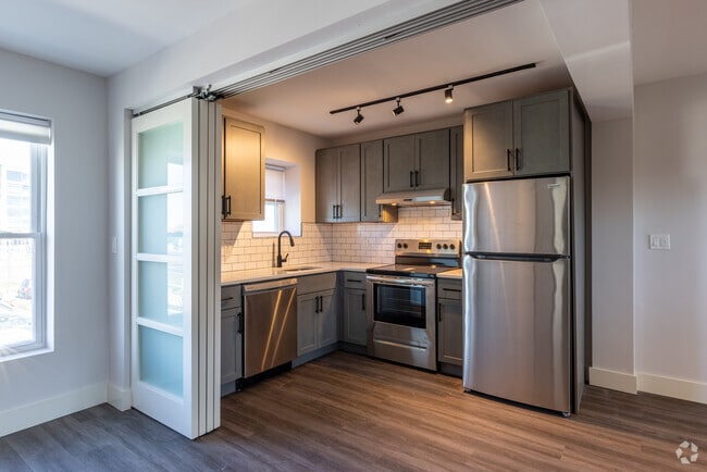 2nd Floor 1BR - 1BA - 600SF