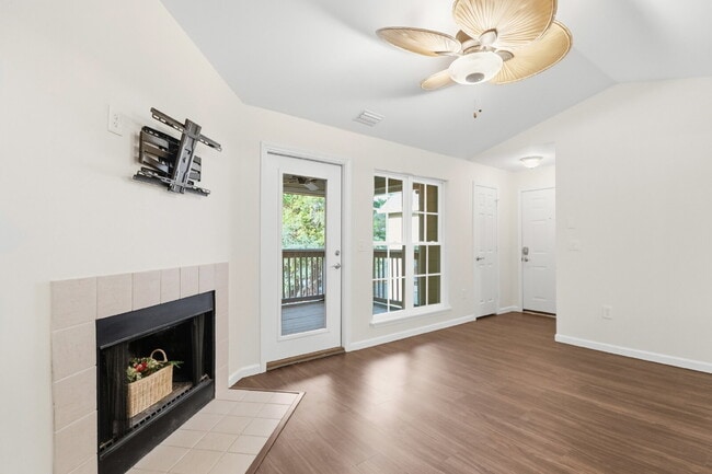 Photo - "Discover Coastal Comfort: Spacious 2-Bed, 2-Bath Condo at Summer House, Hilton Head Island!" Unit Apt. J35